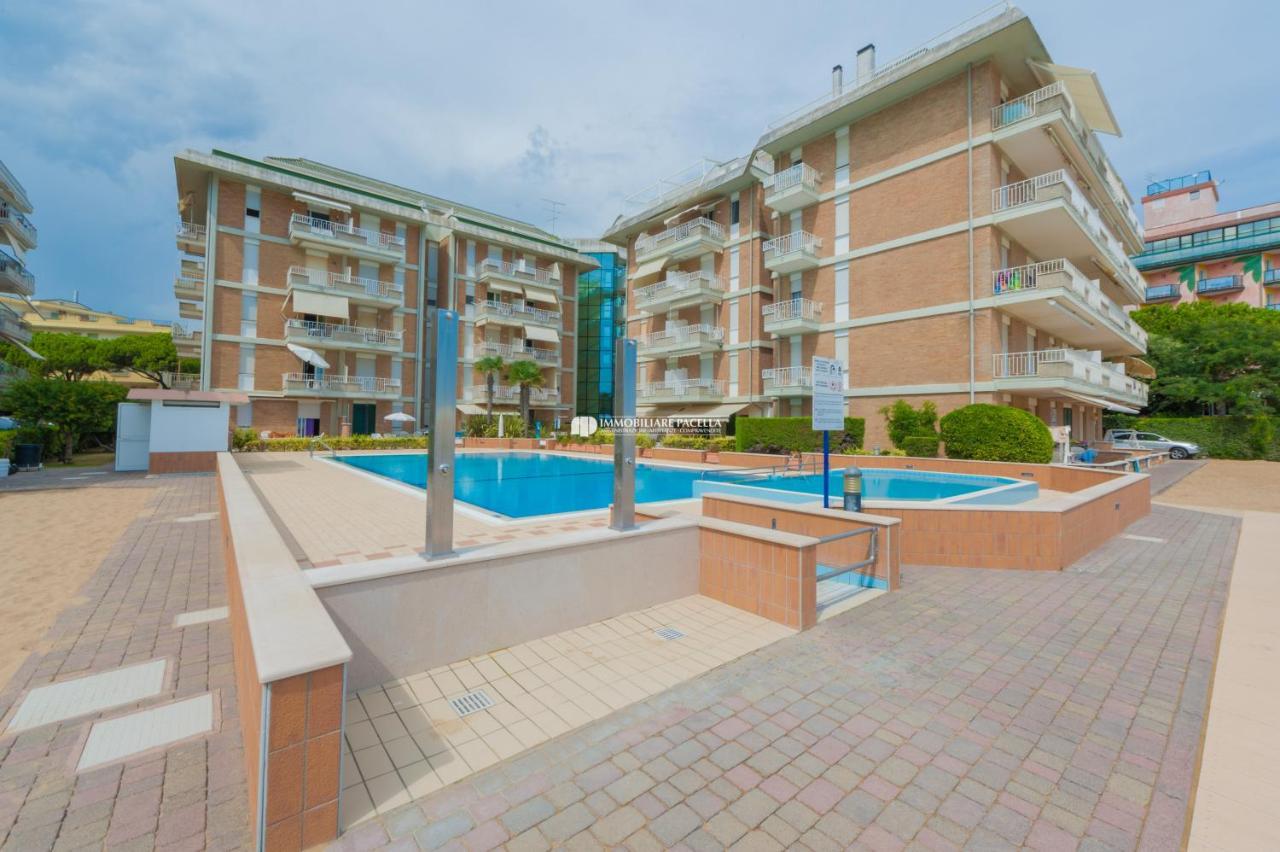 Residence Puerto Del Sol Immobiliare Pacella Лидо-ди-Езоло Экстерьер фото
